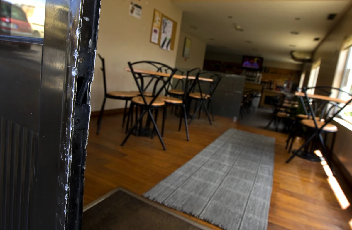 Juízes proibiram arguido de frequentar cafés, bares e outros estabelecimentos que vendam bebidas alcoólicas