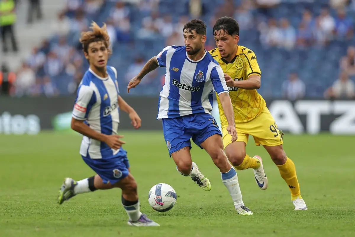 Alan Varela recuperou da lesão no joelho esquerdo sofrida no jogo da Liga Europa com o Nice