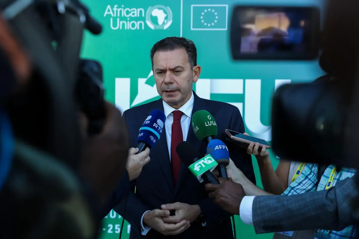 "Qualquer consagração num acordo de paz que diga respeito à Europa, à União Europeia ou à NATO, carece naturalmente de uma pronúncia dos Estados-membros", afirmou