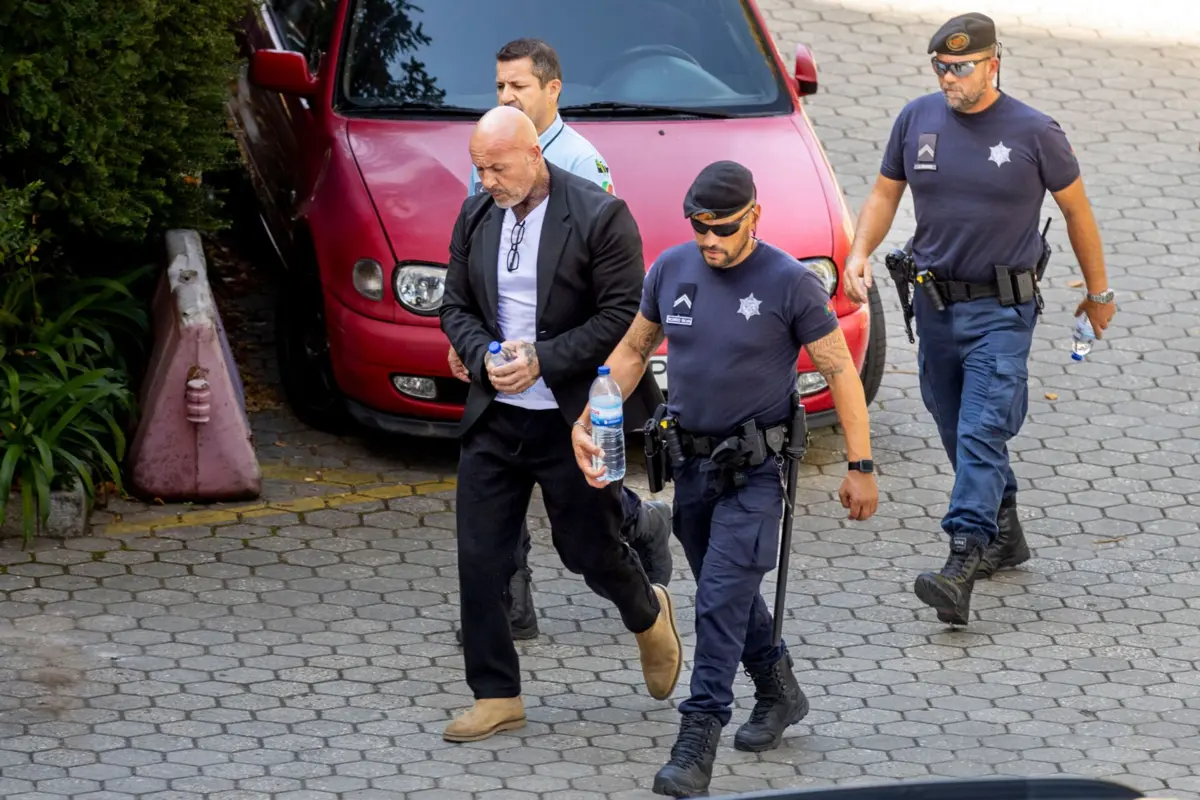 Estabelecimento está situado à beira-rio, no Cais de Gaia