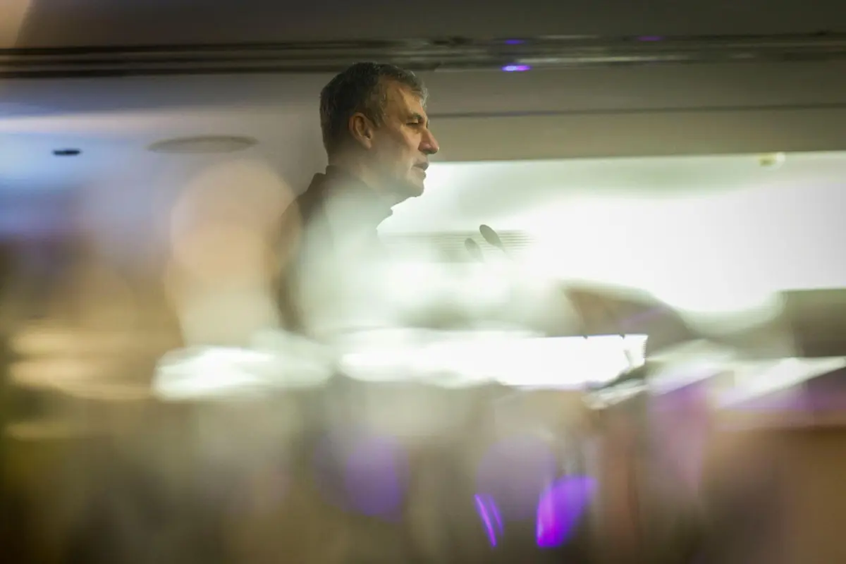 Ministério Público investiga dezenas de contratos com a mesma empresa aprovados pelo almirante quando era comandante da Marinha