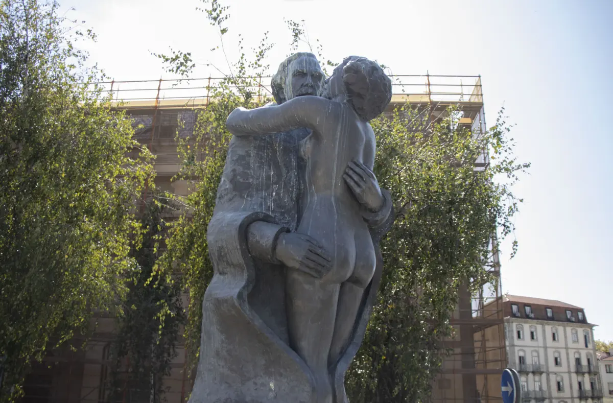 "A estátua vai ficar nas reservas ou vai para outro sítio qualquer", explicou Rui Moreira