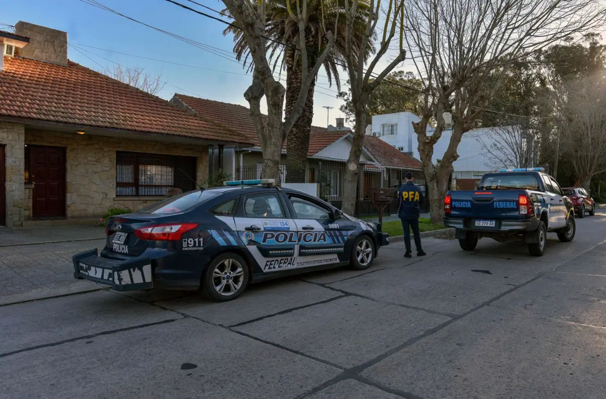Buscas da polícia após alerta da Interpol