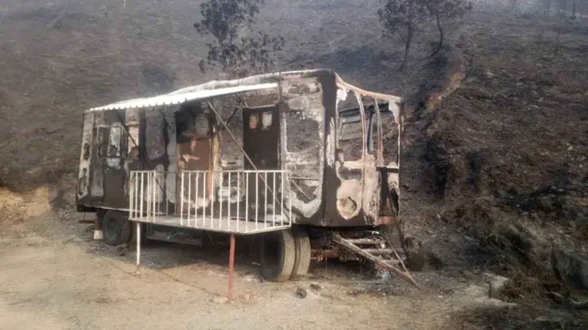 Valter e a companheira Liliana era viviam numa casa móvel, enquanto reconstruíam, ao lado, uma habitação, em Silveira de Cima