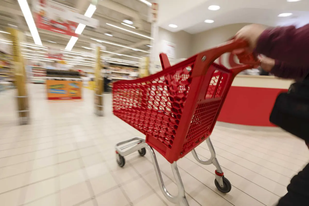 Progenitor é acusado pela "ex" de levar os filhos ao supermercado para furtar bens