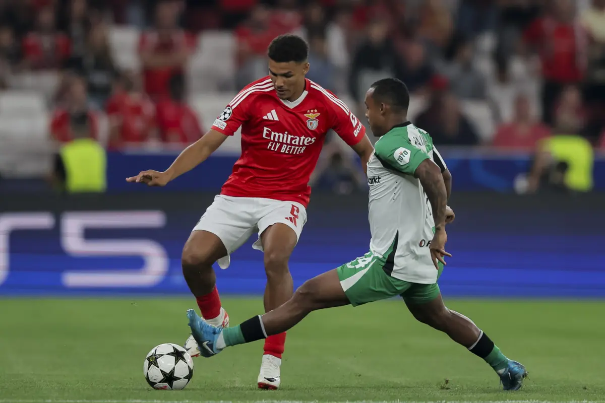 Bah assina novo contrato