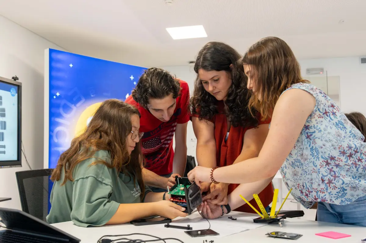 Imagem de contexto do artigo Estudantes portugueses e brasileiros simulam missão à Lua