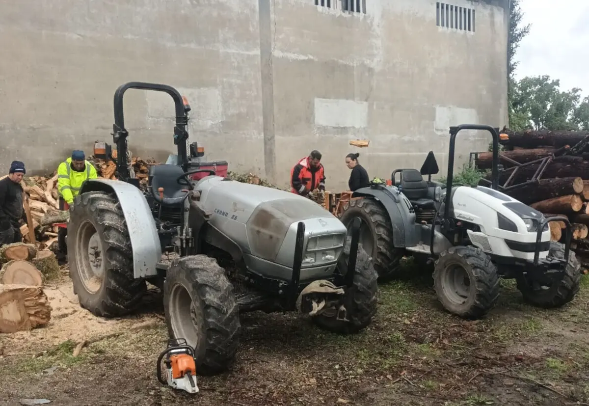 A missão passou por todo o tipo de ações, desde organização de eventos de música, desportivos, passeios de jipe e motos, até venda de loiça e de lenha
