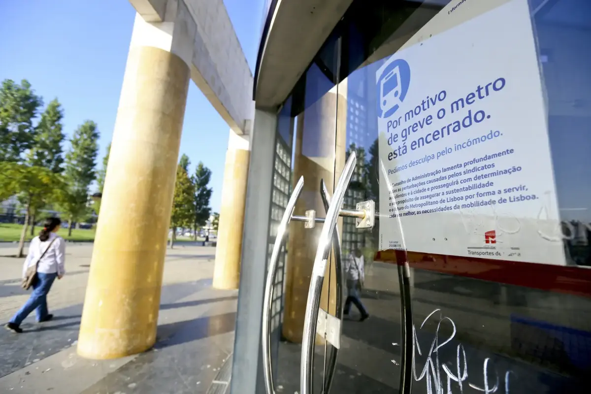 Manhã de geve no Metro de Lisboa