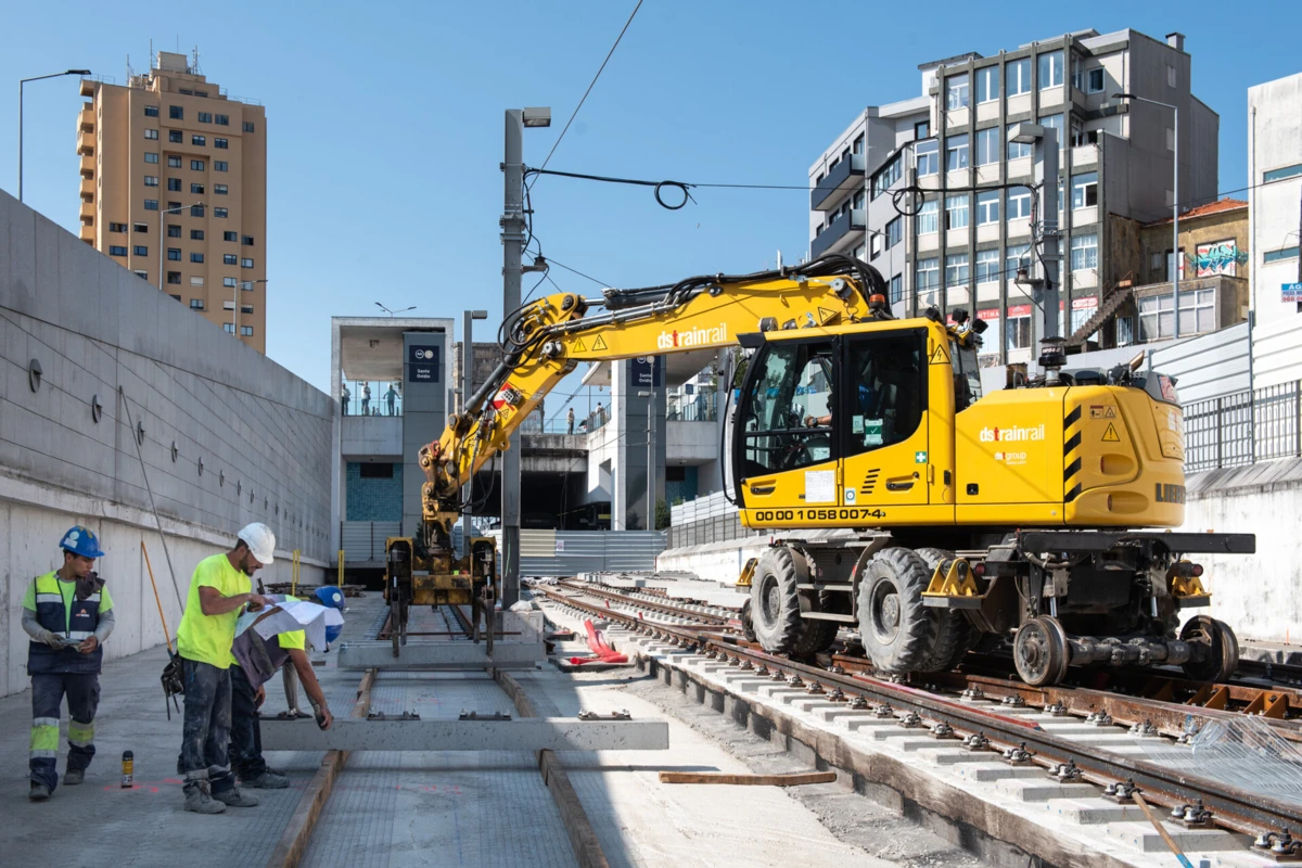 Declaração autoriza metro a tomar posse admnistrativa de oito parcelas de terrenos para futura lugação entre o Porto e Gaia