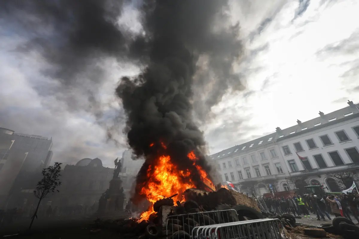 Revoltosos, que hoje deixaram a capital berra a ferro e fogo, temem prejuízos com entrada de bens mais baratos da América do Sul