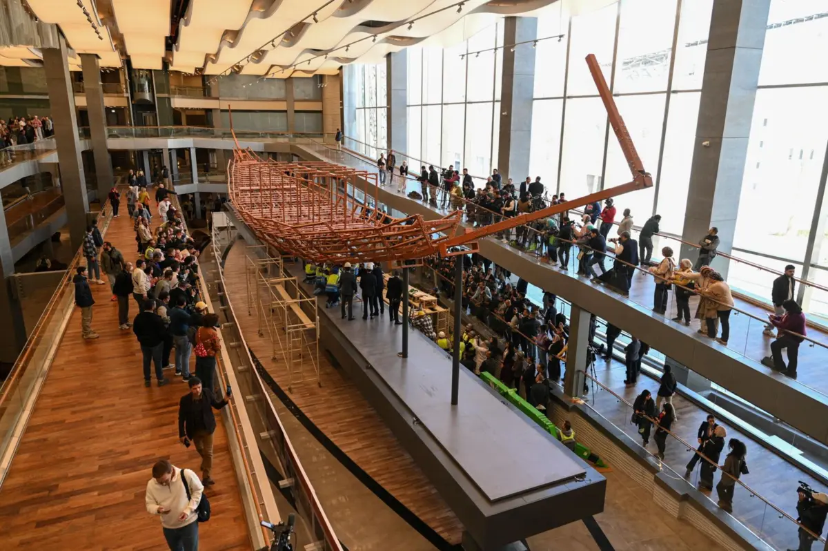 Imagem de contexto do artigo Egito vai restaurar ao vivo barca solar do faraó Queóps