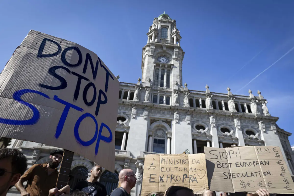 O centro comercial Stop funciona há mais de 20 anos como espaço cultural