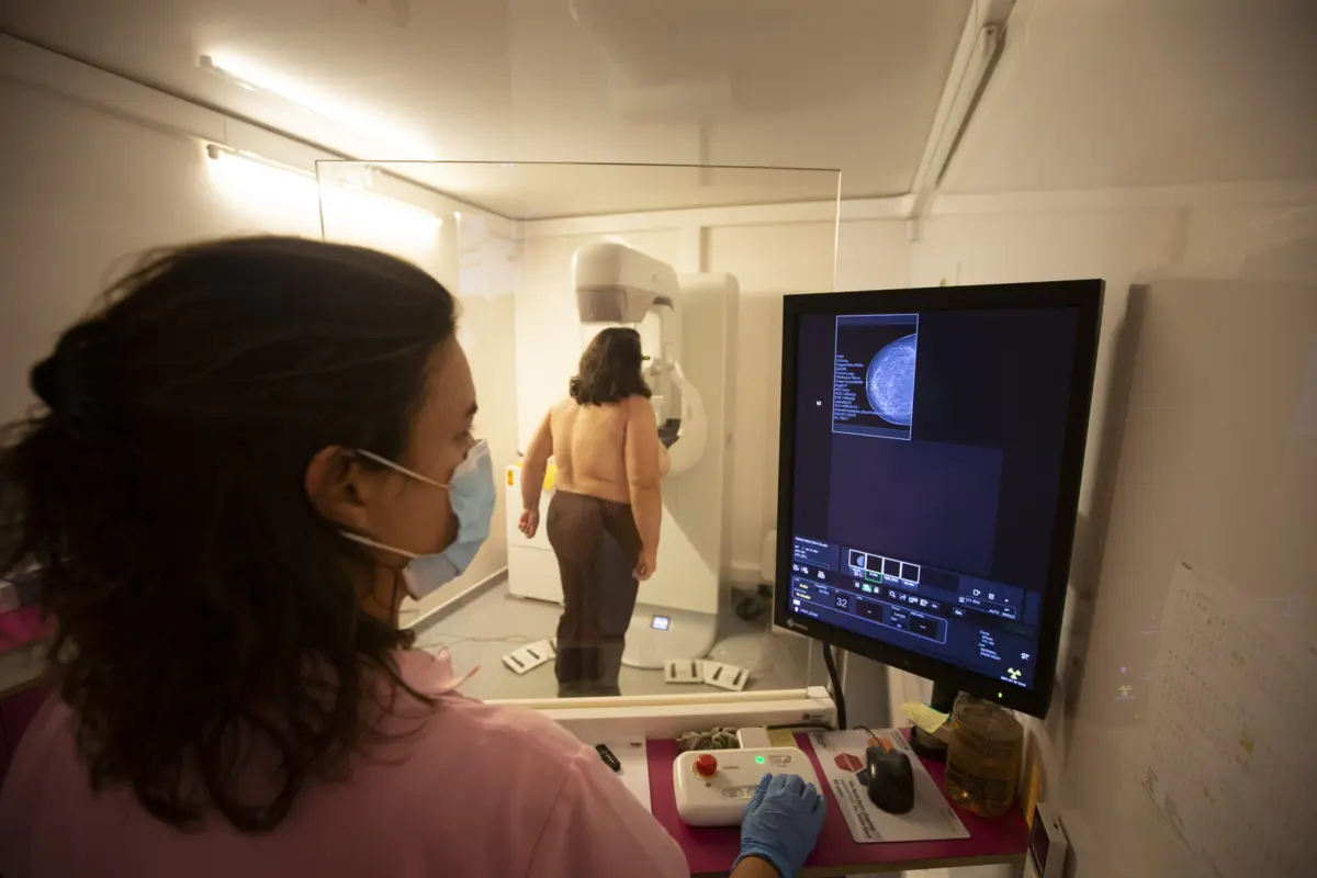Marcação da mamografia no setor convencionado por ter uma espera de até 11 meses