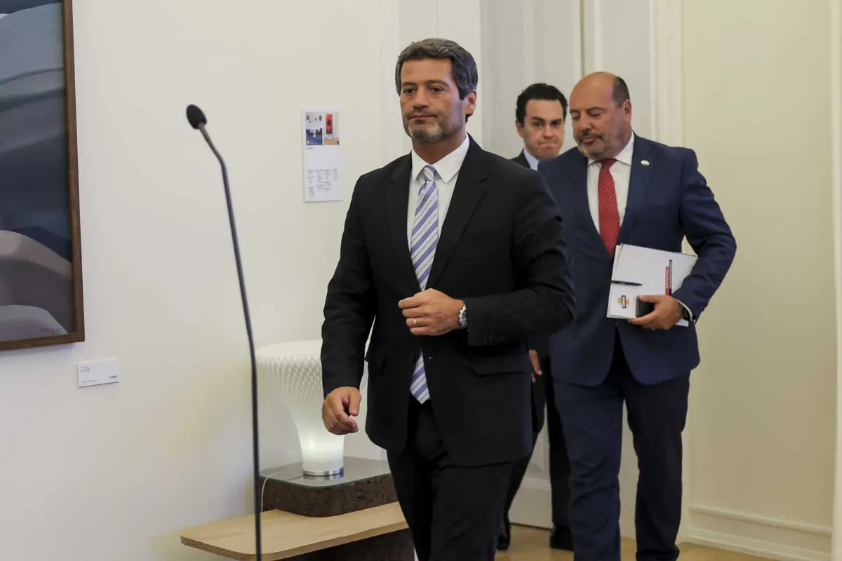 Imagem de contexto do artigo Ventura acusa Montenegro de hipocrisia por "anunciar bandeiras do Chega" que PSD rejeitou