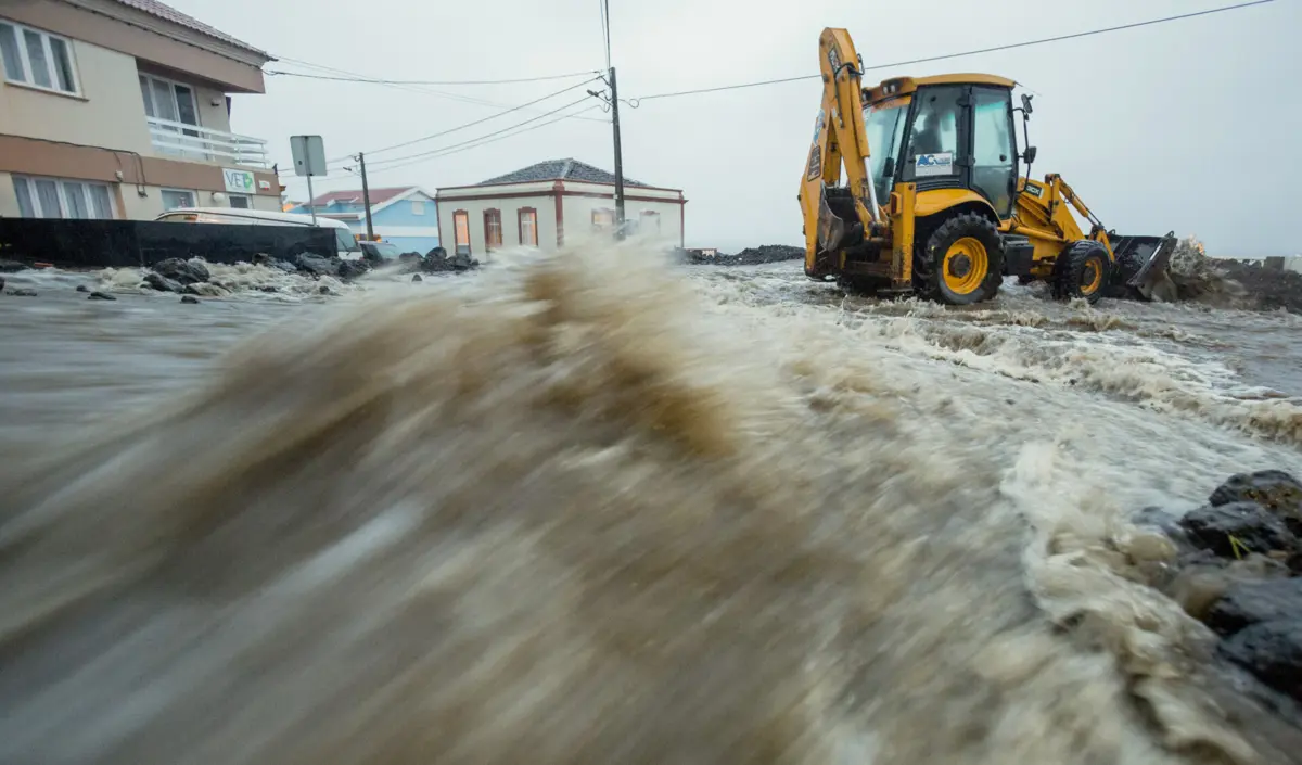 Chuva forte e trovoada deixam Açores sob aviso amarelo