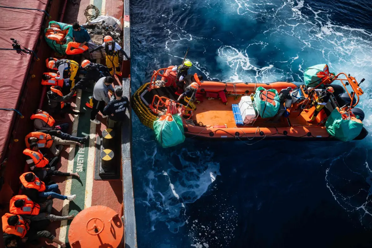 Imagem de contexto do artigo Mulher e criança encontradas mortas após naufrágio no mar Egeu