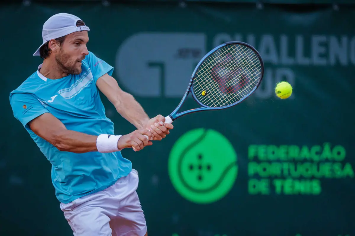 Tenista perdeu frente ao lituano Vilius Gaubas, de 19 anos, por 6-4 e 6-3