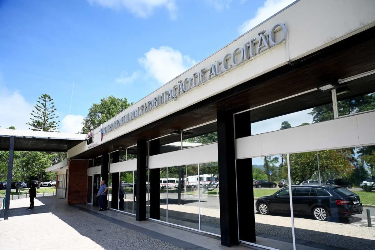 A compra das cadeiras surgiu após o Centro de Medicina de Reabilitação de Alcoitão ter emitido a “receita” para a sua aquisição