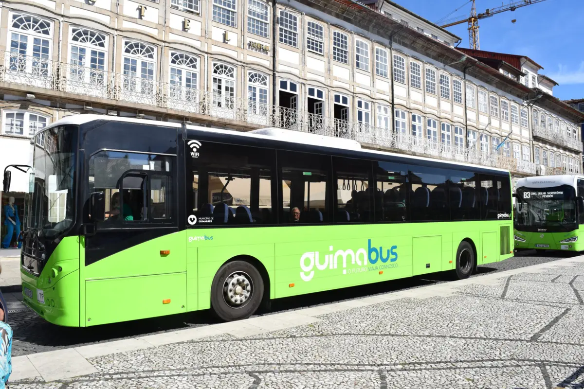 Serviço de transporte em autocarros no "réveillon", extraordinário e gratuito, será assegurado pela Guimabus