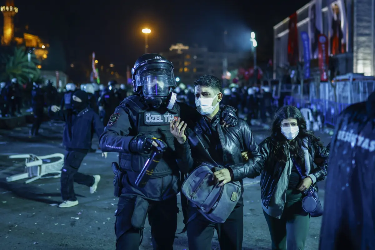 Governo turco aponta para mais de 120 polícias feridos nos protestos