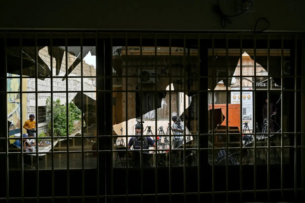 Fuga ocorreu depois de os presos terem sido retirados das celas por razões de segurança