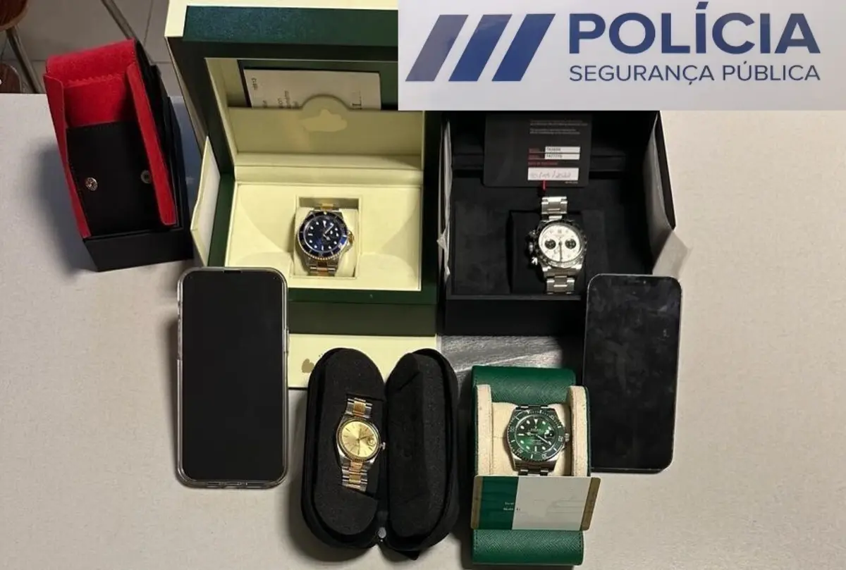 Relógios de luxo apreedidos na posse do suspeito
