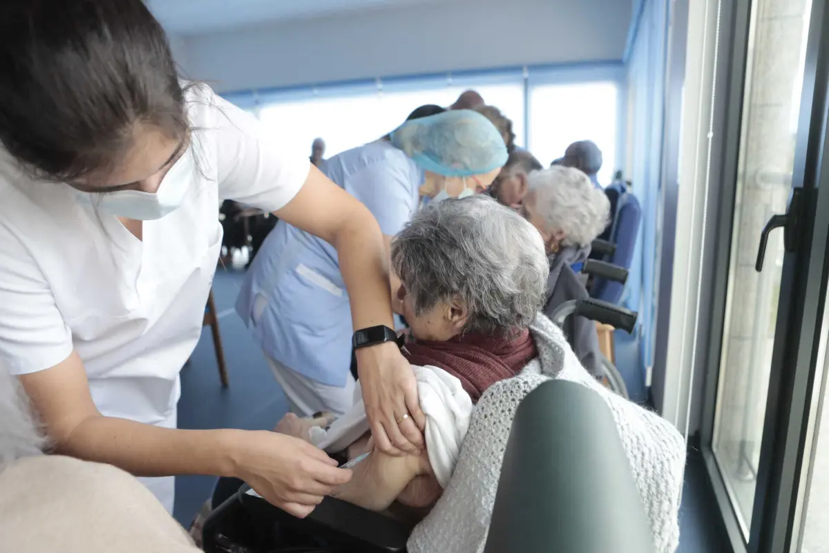 Imagem de contexto do artigo Quase 350 mil pessoas vacinadas contra a gripe e 250 mil contra a covid-19