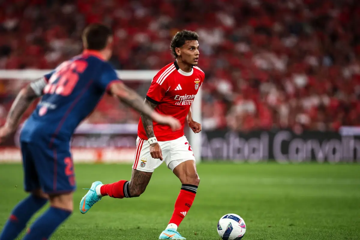 Ríos afirmou-se como titular no miolo das águias