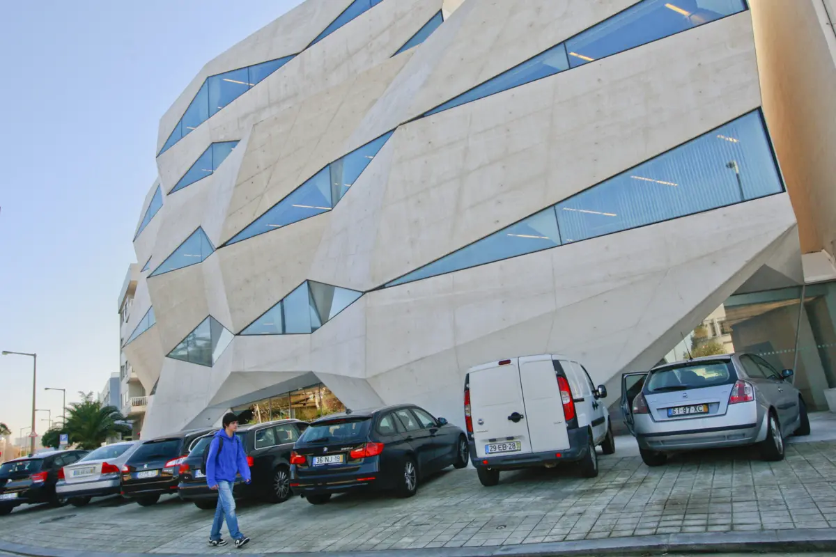 Antiga sede da Vodafone está devoluta