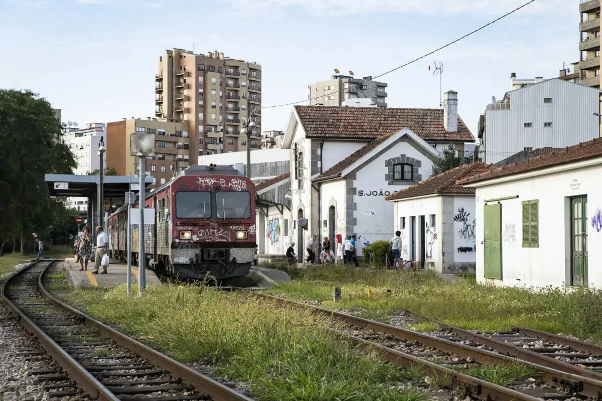 Homem ficou em estado grave após ter sido atropelado por comboio na linha do Vouga