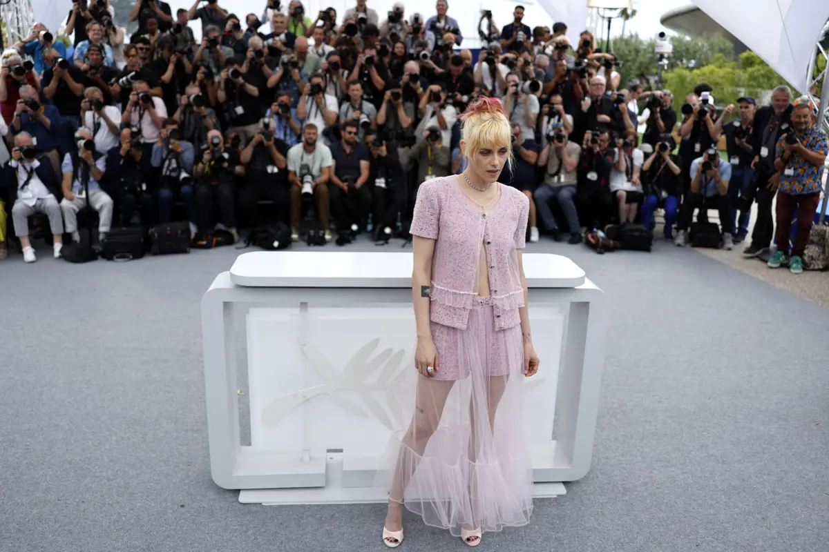 Kristen Stewart desrespeitou as novas regras de vestuário