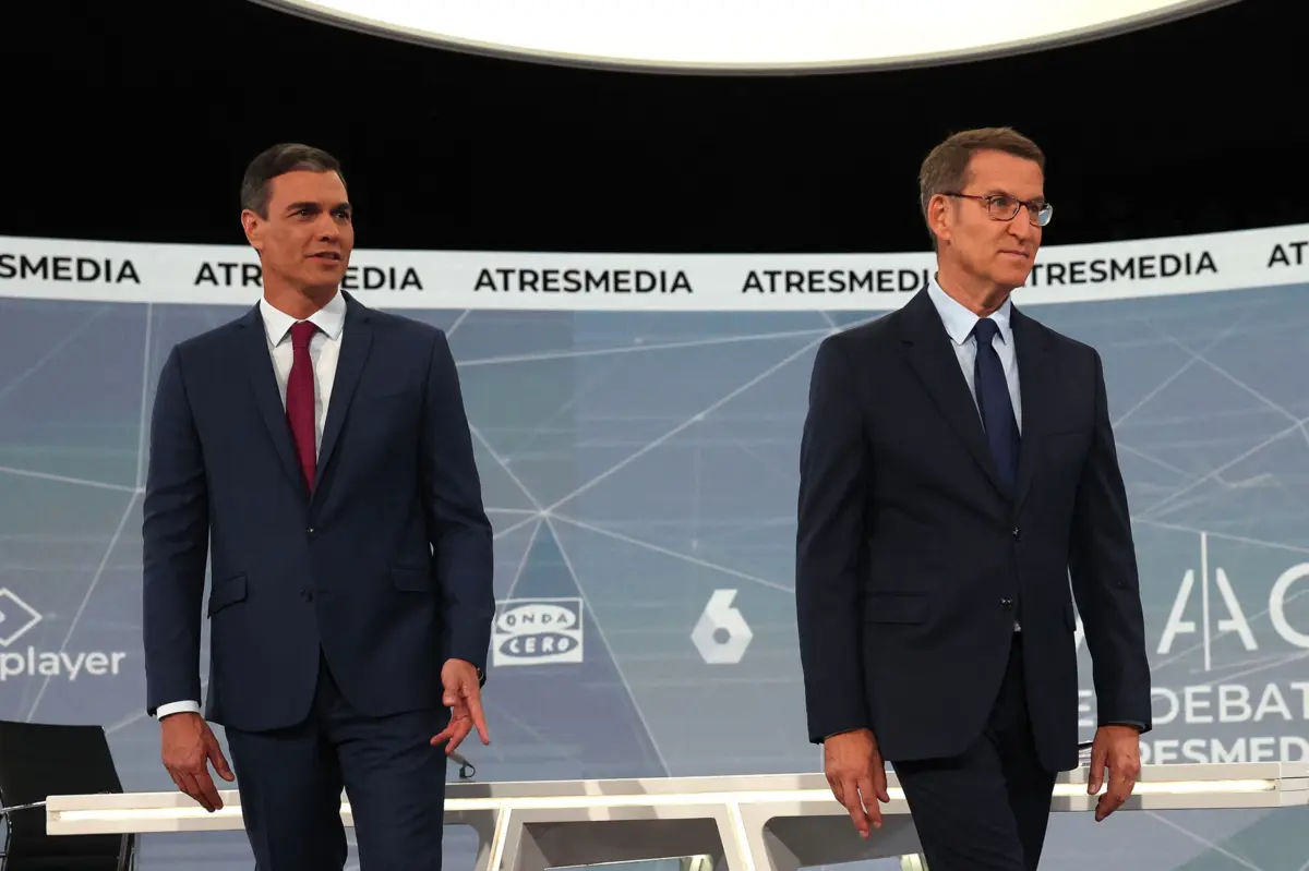 Pedro Sánchez e Alberto Núñez Feijóo no único debate das eleições, na segunda-feira