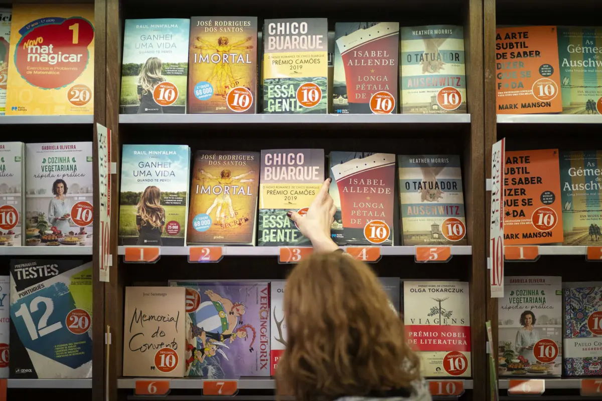 Portugueses compram cada vez mais livros mas muitos são para oferecer