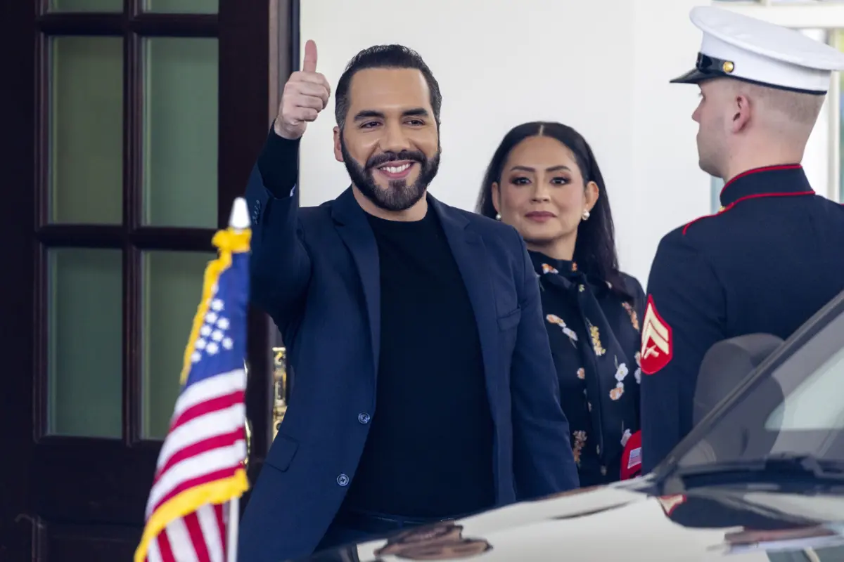 Nayib Bukele fez acordo com os EUA para receber imigrantes deportados em troca de dinheiro para apoiar o sistema prisional