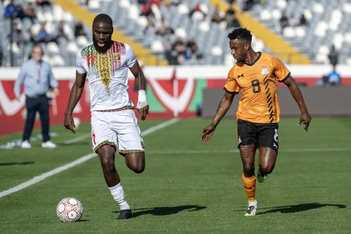 Sinayoko (na esquerda) deu a vitória ao Mali