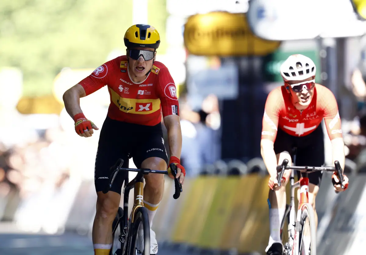 Jonas Abrahamsen foi o mais forte na reta final da etapa