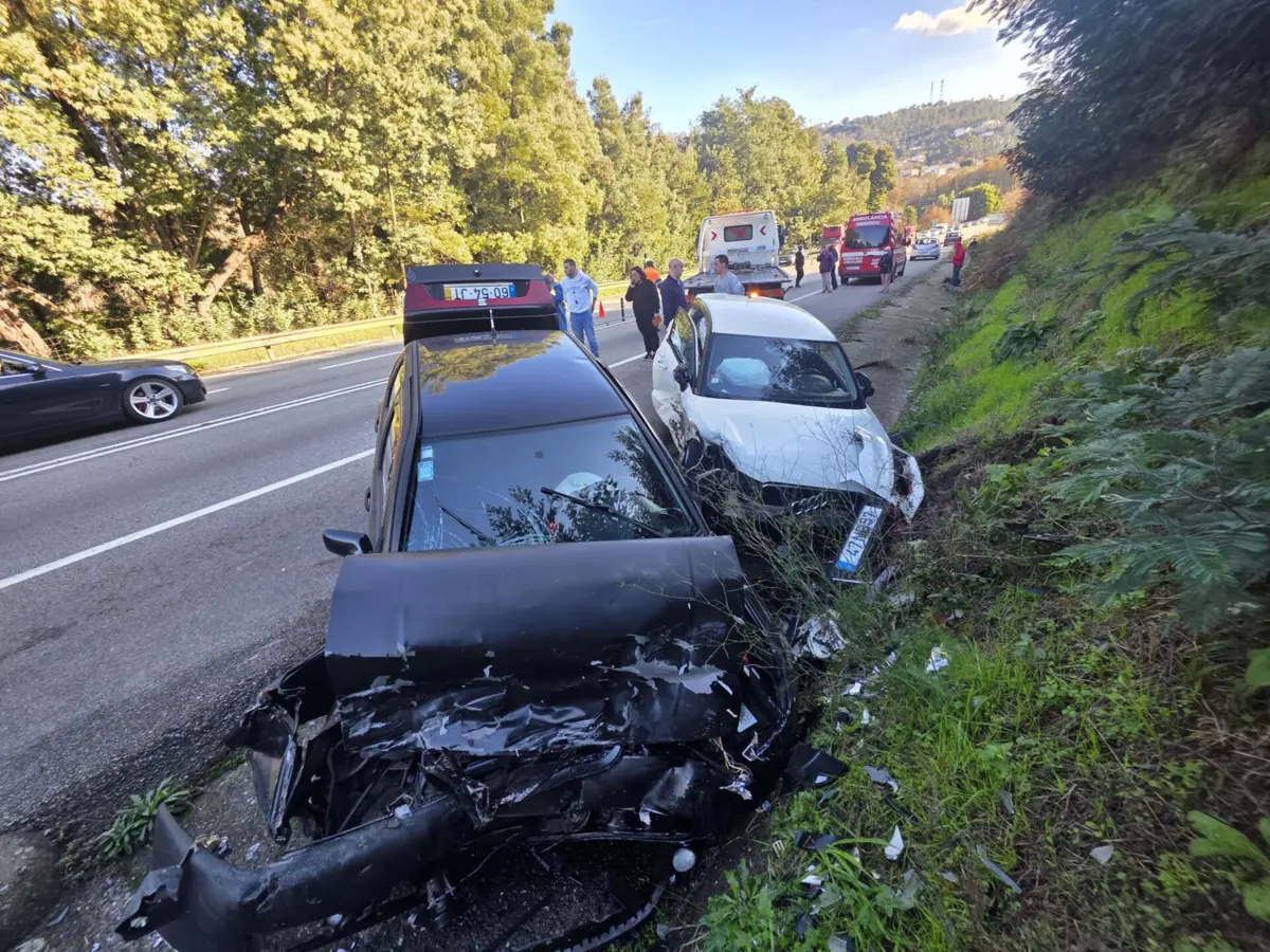 Acidente envolveu quatro viaturas