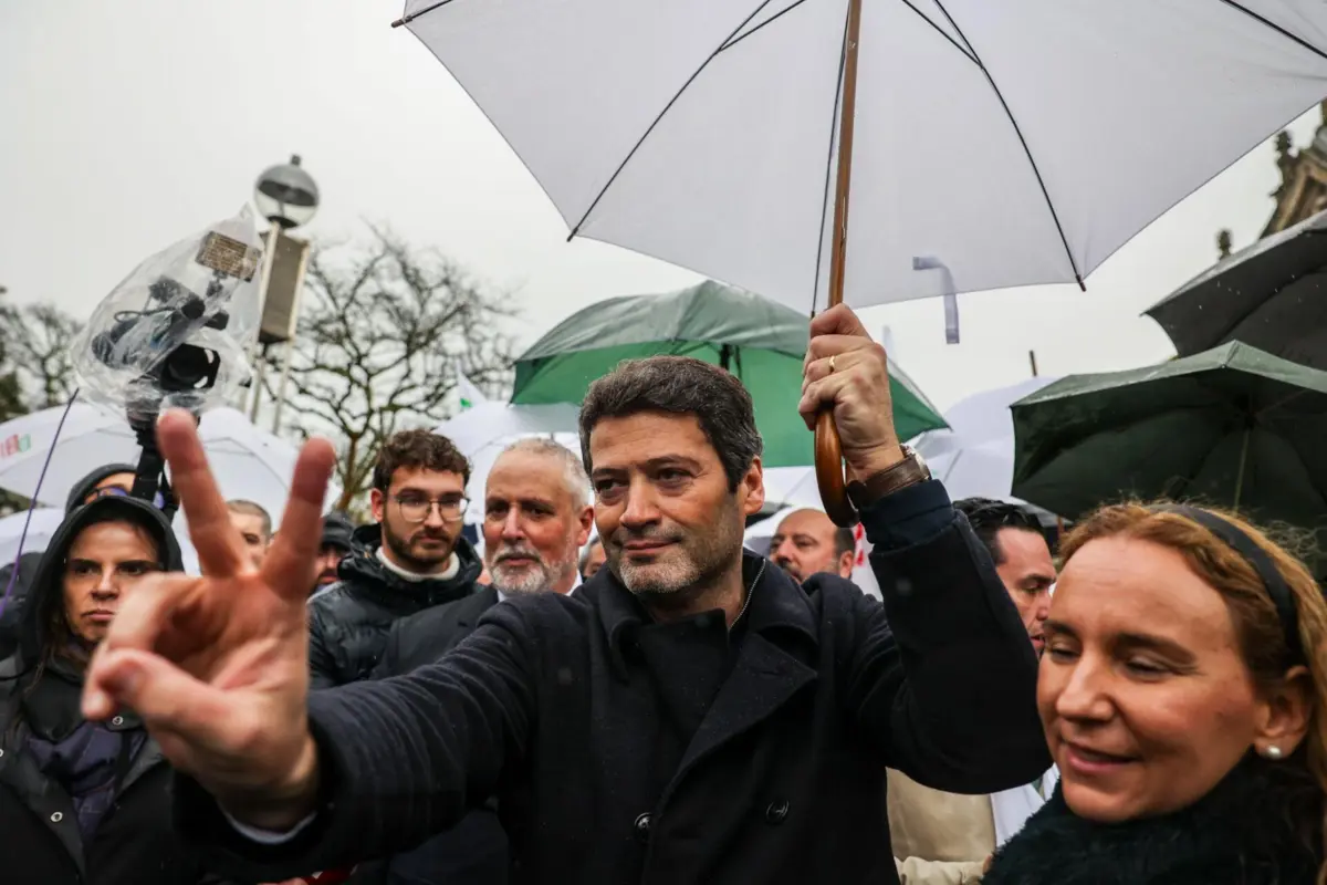 Imagem de contexto do artigo Sondagem diária: Ventura cresce e junta-se a Seguro e Cotrim na fuga ao pelotão
