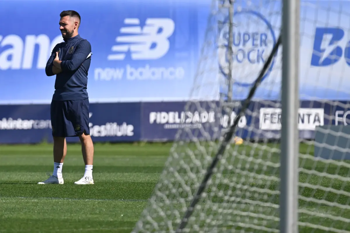 Francesco Farioli quer a nona vitória seguido do F. C. Porto