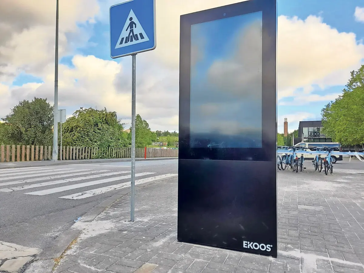 Novo mupi onde foi transmitido o filme pornográfico fica perto do Multiusos