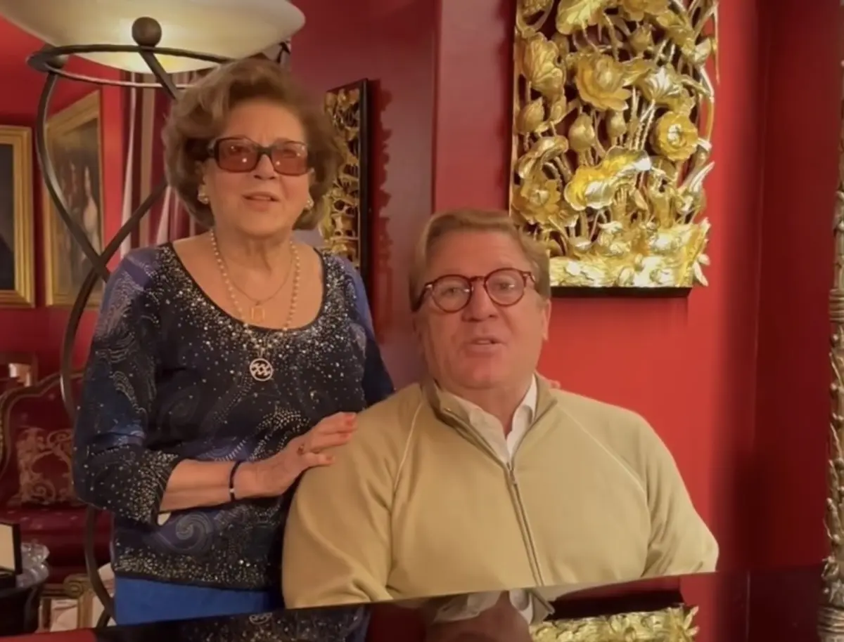 Herman José e a mãe, Maria Odette, numa imagem que mostra a cumplicidade entre os dois