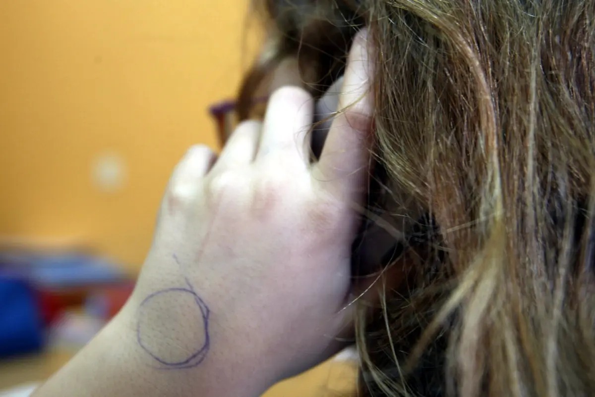 Redes sociais estão associadas a ferimentos autoinfligidos, embora não se possa falar numa relação de causa-efeito