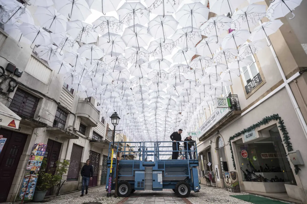 Águeda aposta na sua imagem de marca, os guardas-chuvas, também na decoração de Natal