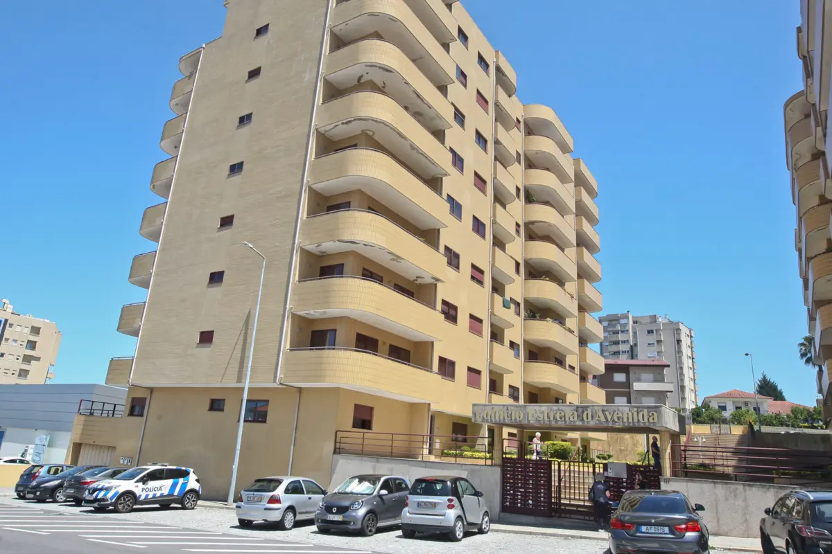 Homem foi encontrado morto dentro de casa, em Rio Tinto