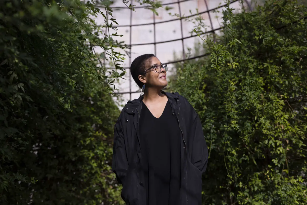 “A minha negritude não é terra firme, porto seguro. Joga-se na página: campo minado”, escreve Djaimilia Pereira de Almeida