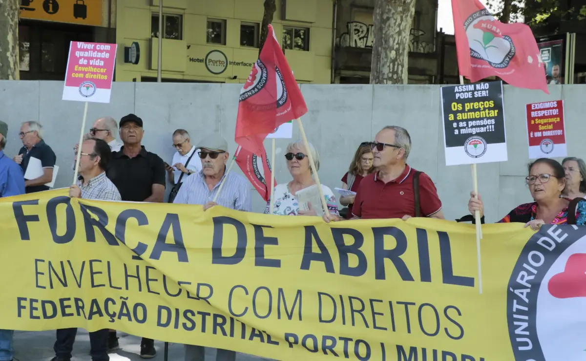 Reformados em protesto no Porto