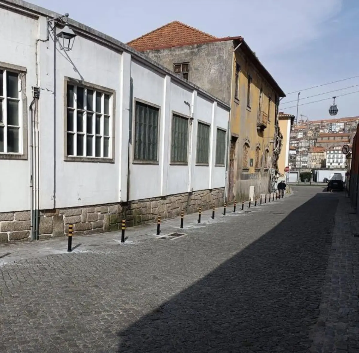 Câmara de Gaia instala pilaretes nas ruas do Centro Histórico