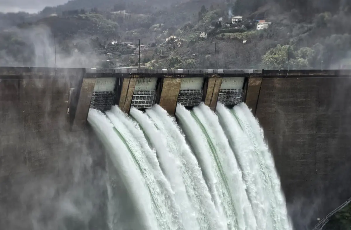 Barragem da Caniçada está a fazer descargas para prevenir cheias