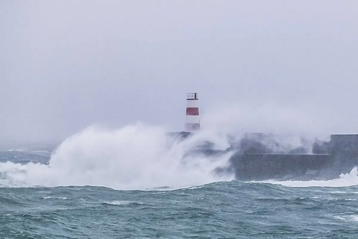 As autoridades reforçam o apelo à população para que respeite as restrições em vigor